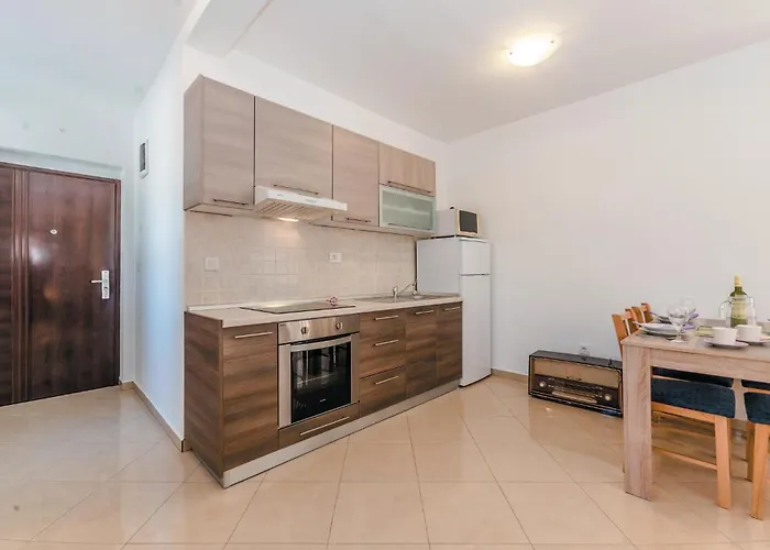 1 Bedroom Cozy In דירה