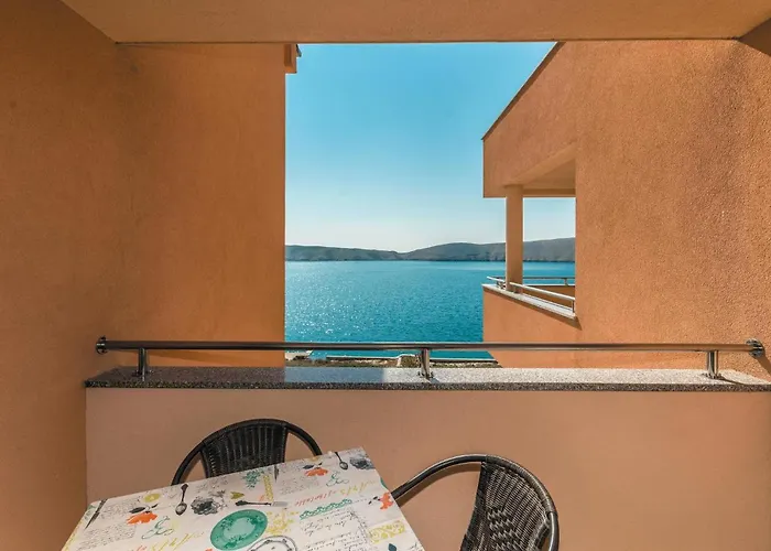 1 Bedroom Cozy In דירה