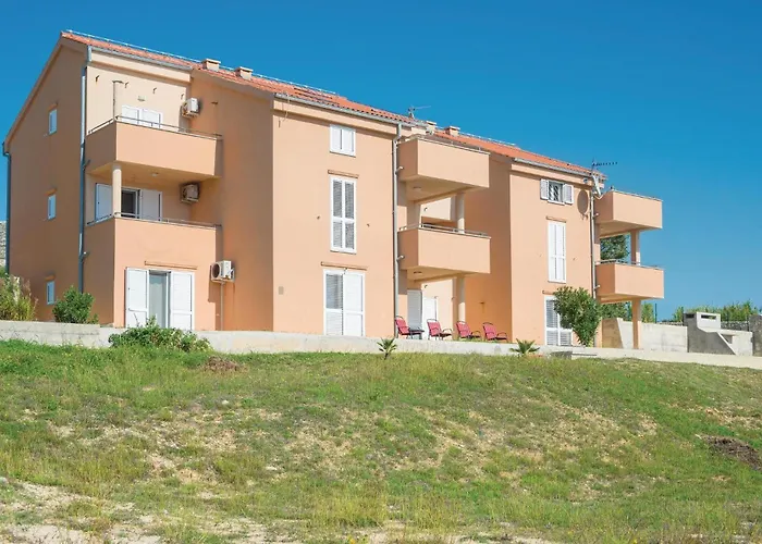 1 Bedroom Cozy Apartment In Vlasici *