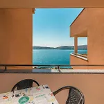 1 Bedroom Cozy Apartment In Vlasici Apartment