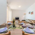 アパート 1 Bedroom Cozy In