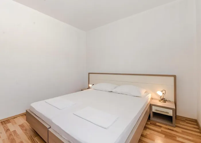 1 Bedroom Cozy In Appartement *
